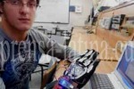 Jóvenes uruguayos inventan guante electrónico para lenguaje de sordos. (prensa-latina.cu)