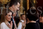 La reina Letizia saludó a una de las asistentes al besamanos en lengua de signos. Photo by rtve.es