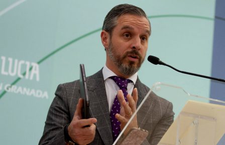 La Junta de Andalucía anuncia la movilización de 1.000 millones para paliar efectos de la crisis en economía. (Antonio L. Juárez)