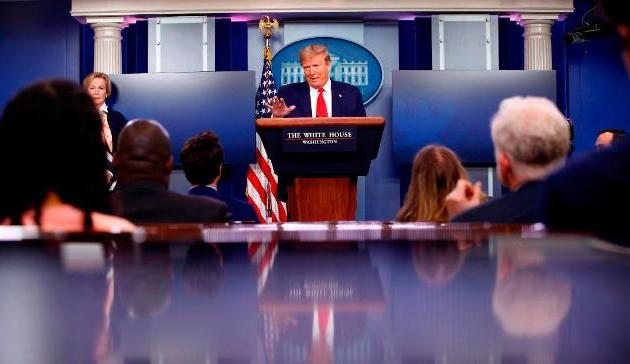 Los sordos estadounidenses instan a la Casa Blanca a utilizar intérpretes de Lengua de Señas en las sesiones informativas sobre el coronavirus. (overkarma.com)