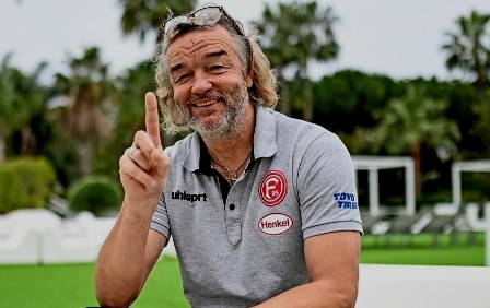 Fortuna Düsseldorf contrata a un entrenador sordo de porteros. (mibundesliga.com)