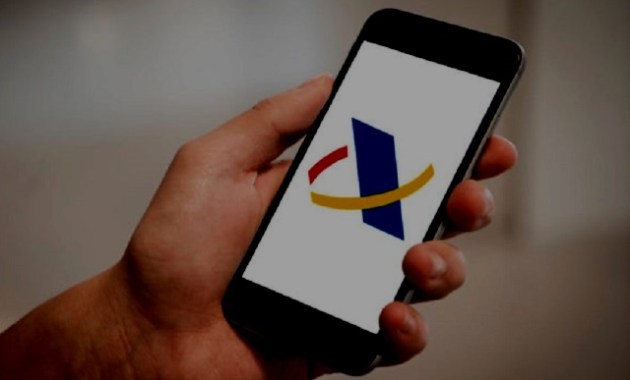 La Confederación Estatal de Personas Sordas reclama a la Agencia Tributaria accesibilidad en sus servicios. (europapress.es)