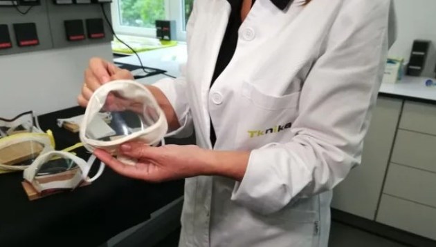 Diseñan una mascarilla transparente para personas sordas que facilita la expresividad facial. (niusdiario.es)