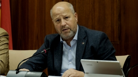 Javier Imbroda defiende que el profesorado "está atendiendo las necesidades" de alumnos sordos en clases 'on line'. (eldiario.es)