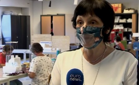 Una empresa belga se reinventa fabricando mascarillas transparentes para sordos. (es.euronews.com)