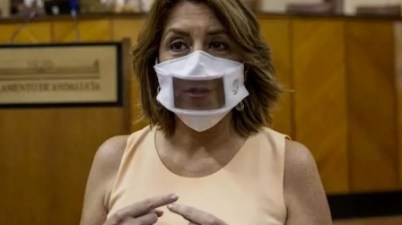 Susana Díaz pide a la Junta que atienda las necesidades de las personas sordas con las mascarillas transparentes. MARÍA JOSÉ LÓPEZ (EUROPA PRESS)