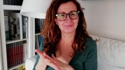 Raquel Barandiarán: “La llengua de signes de cara al Covid-19”. (lescroniques.com)