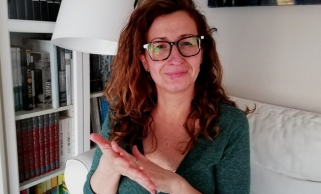 Raquel Barandiarán: “La llengua de signes de cara al Covid-19”. (lescroniques.com)