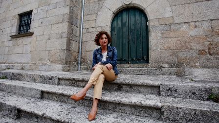 Mercedes Fernández Cons: «Conozco personas sordociegas con trabajo, hijos y una vida normal». (lavozdegalicia.es)