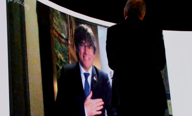 Carles Puigdemont: “No els ho posarem fàcil, no ens agenollarem ni regalarem res”. (Pedro Arias Redo / lescroniques.com)