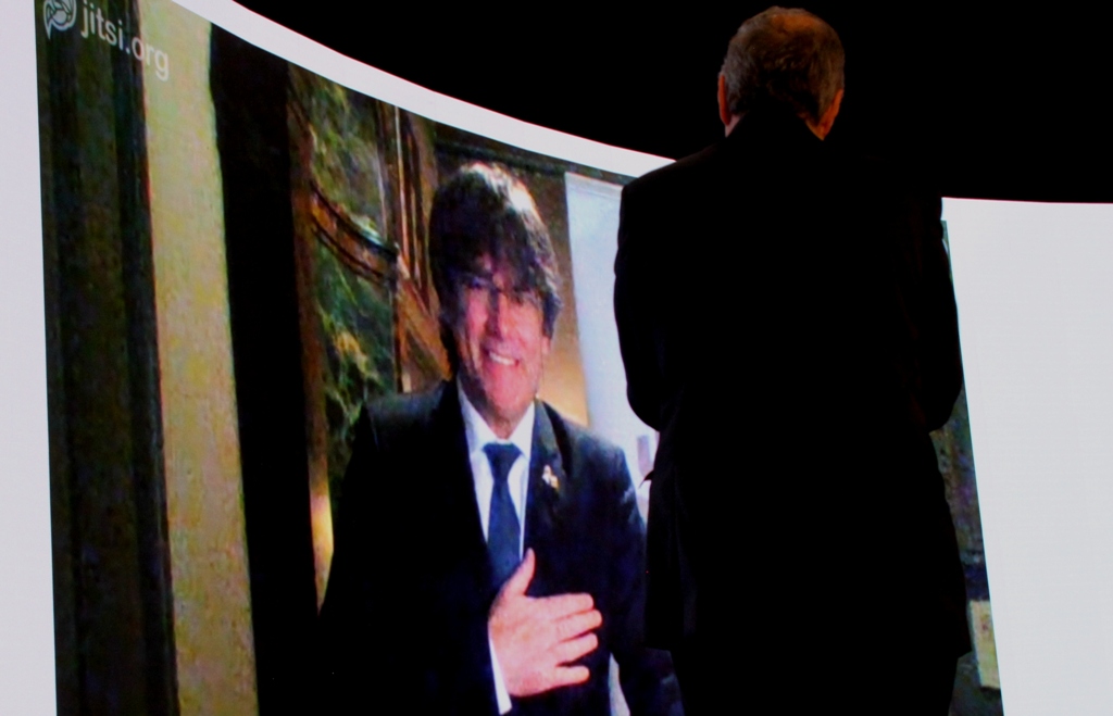 Carles Puigdemont: “No els ho posarem fàcil, no ens agenollarem ni regalarem res”. (Pedro Arias Redo / lescroniques.com)