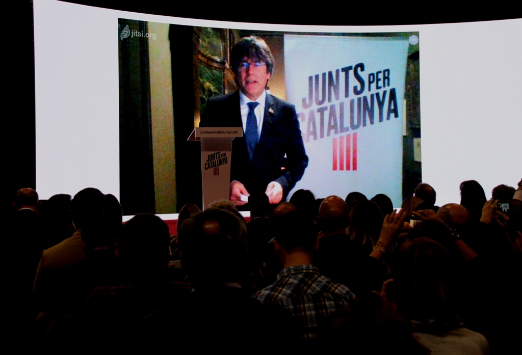 Carles Puigdemont: “No els ho posarem fàcil, no ens agenollarem ni regalarem res”. (Pedro Arias Redo / lescroniques.com)