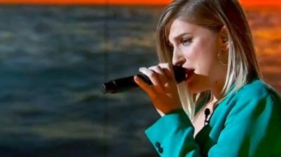 El tatuatge increïble i emotiu de Samantha, la indepe sorda. (elnacional.cat)