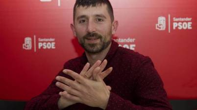 El concejal sordo que enseña al resto a escuchar. (elpais.com)