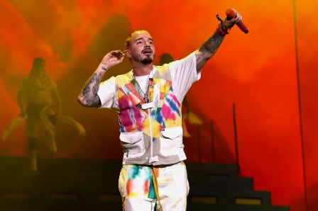Increíble: J Balvin compartió su música con personas sordas. (eldiariony.com)