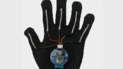 Bioingenieros de EU crean un guante capaz de traducir la lengua de signos al habla en tiempo real. (sinembargo.mx)