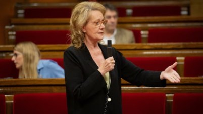 La consejera de Cultura dice que también se habla demasiado castellano en el Parlament. (elpais.com)