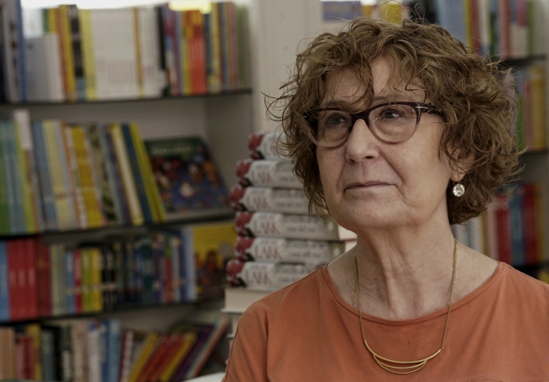 Maria Carme Ferrer: “El confinament ha fet que el lector se senti amb la necessitat de donar suport a la seva llibreria de barri aquest Sant Jordi”. (Clack – AMIC)