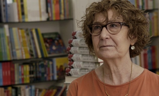 Maria Carme Ferrer: “El confinament ha fet que el lector se senti amb la necessitat de donar suport a la seva llibreria de barri aquest Sant Jordi”. (Clack – AMIC)