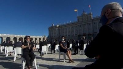Es falso que miembros de Podemos se dieran la vuelta en la ceremonia de Estado. (newtral.es)