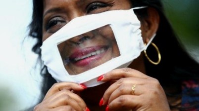 Reino Unido: “Las mascarillas dificultan la comunicación para la comunidad de sordos”. (es.reuters.com)