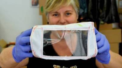 Mascarillas que son barreras: los problemas de las personas sordas para una comunicación inclusiva. (elpais.com)