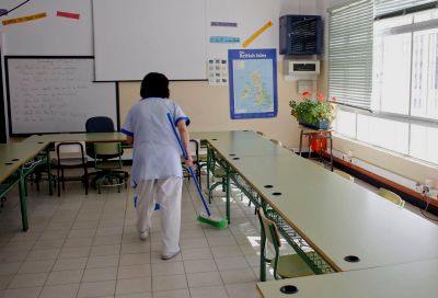 Sindicatos denuncian ante Inspección la falta de medidas de seguridad para el personal no docente. (lavozdegalicia.es)