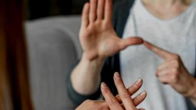 Una lengua de signos para todos y para todas. (ultimahora.es)