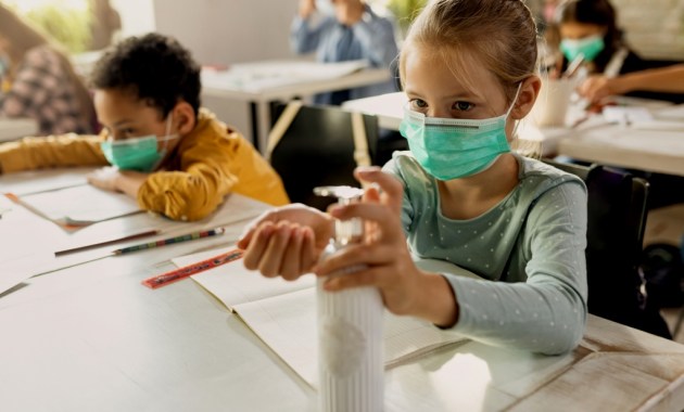 Nens i coronavirus: per què una alta càrrega viral no implica que siguin més infecciosos. (agenciasinc.es / AMIC)