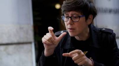 Unides Podem pide eliminar el requisito lingüístico a las personas sordas en la Ley de Función Pública. (valenciaplaza.com)