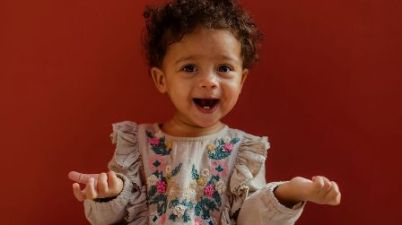 Comunicación para un mejor desarrollo: todas las ventajas de usar lengua de signos con tu bebé. (divinity.es)