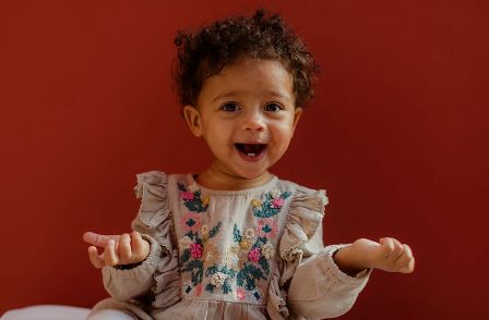 Comunicación para un mejor desarrollo: todas las ventajas de usar lengua de signos con tu bebé. (divinity.es)