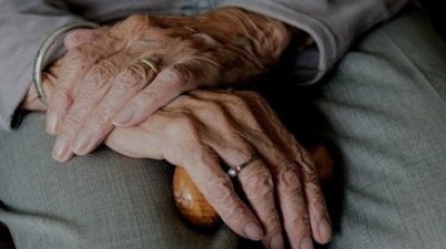 hand-3666974_640_Sabine van Erp_Pixabay