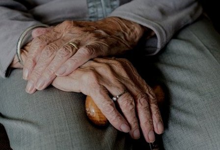 hand-3666974_640_Sabine van Erp_Pixabay