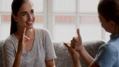 El Instituto Cervantes apoya la enseñanza y divulgación de la lengua de signos española. (eleconomista.es)