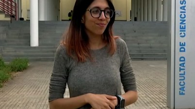 Lucía Espejo, primera alumna sorda graduada en Historia del Arte. (canalsur.es)