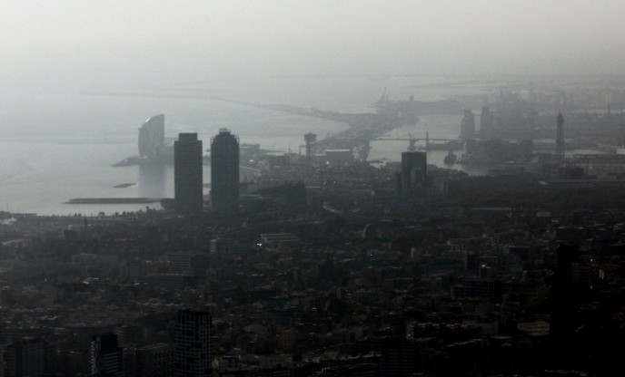 La contaminació de l’aire va provocar el 7% de morts naturals a Barcelona el 2019, unes 1.000 persones. (social.cat / AMIC)