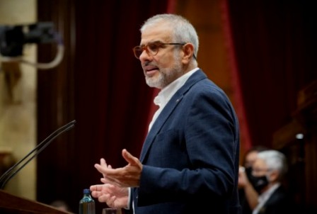 Ciudadanos pide suprimir las multas por no rotular en catalán. (larazon.es)