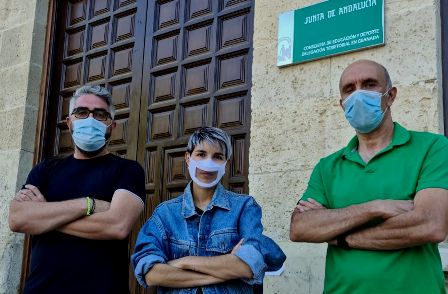 La pandemia de la Covid-19 agrava los problemas de los profesores sordos de Andalucía para poder dar clase. (eldiario.es)