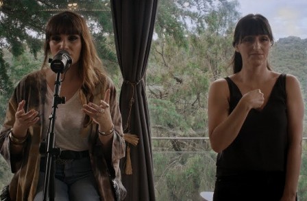 Rozalén lanzará en lengua de signos las canciones de su nuevo álbum. (laguiago.com)