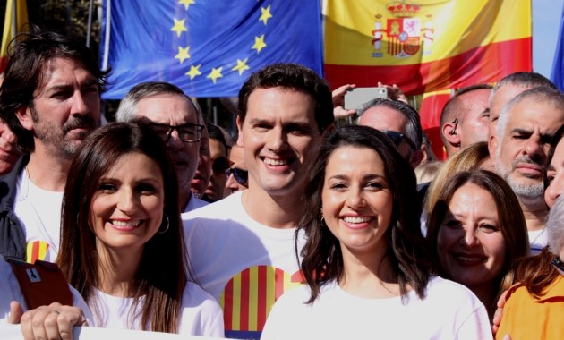 Albert Rivera: "La unitat dels espanyols enfront d’aquells que cremen els carrers catalans" . (Pedro Arias Redo)