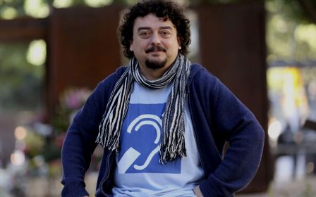 “¿Qué hace una persona sorda en esta locura? Sobrevivir, como los demás”. (malagahoy.es)