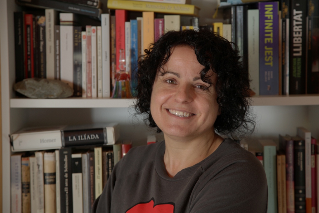 Núria Busquet: “La imposició de separar-nos durant la covid és molt perillosa: tancar-te en la teva bombolla, no sentir altres opinions, és la base del feixisme”. (Clack - AMIC)