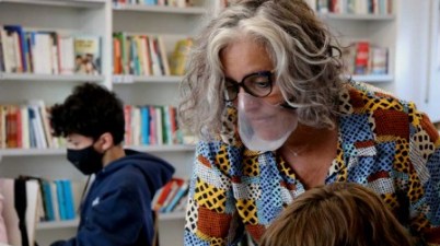 Associacions de persones sordes celebren que Educació compri “per fi” mascaretes transparents. (social.cat)