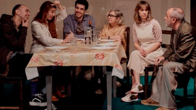 Tribus trata sobre el lenguaje, sobre los signos, sobre la comunicación. (revistagodot.com)