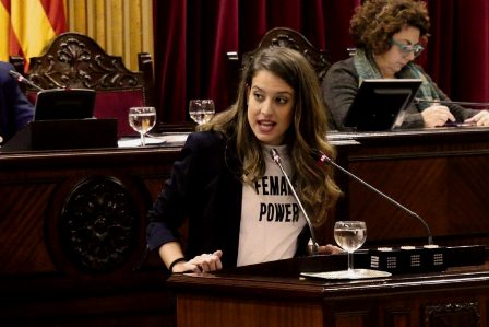 El Parlament de Baleares aprueba que la Oficina de Defensa de los Derechos Lingüísticos asuma la lengua de signos. (noudiari.es)