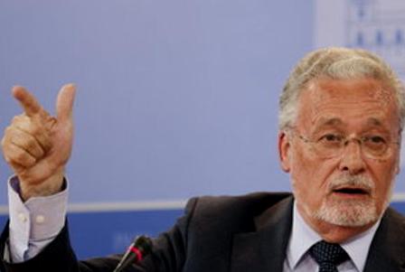 Maeztu actúa ante la petición de docentes sordos de la homologación de mascarillas transparentes para sus clases. (lavanguardia.com)