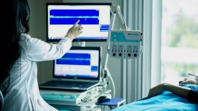 El PSOE y Podemos esperan avanzar la Ley de Eutanasia sin debate público. (cambio16.com)