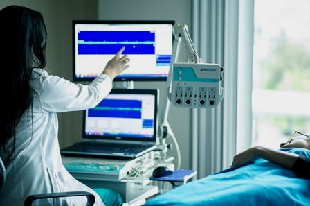 El PSOE y Podemos esperan avanzar la Ley de Eutanasia sin debate público. (cambio16.com)