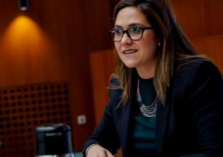 Cs solicita intérpretes de lengua de signos para atender en el parto a las mujeres embarazadas con discapacidad auditiva. (20minutos.es)
